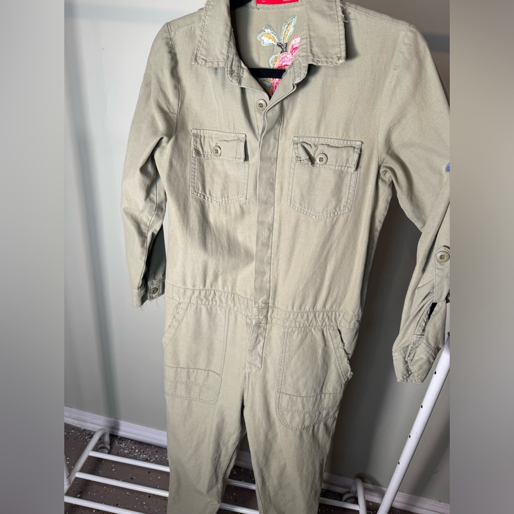 Painters suit with flower embroidery